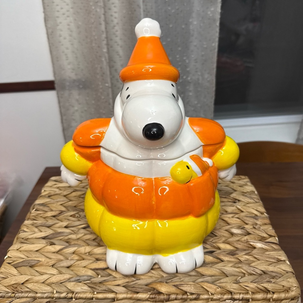 Brand New Peanuts  and Woodstock Yellow and White Candy Corn Ceramic Cookie Jar
